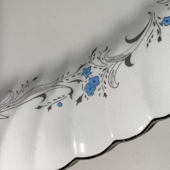 Johnson Bros Snow White Regency Ironstone Dinner Oval platters - Picture 10 of 12